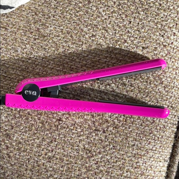 Mini blow dryer and flat iron set - Picture 3 of 5